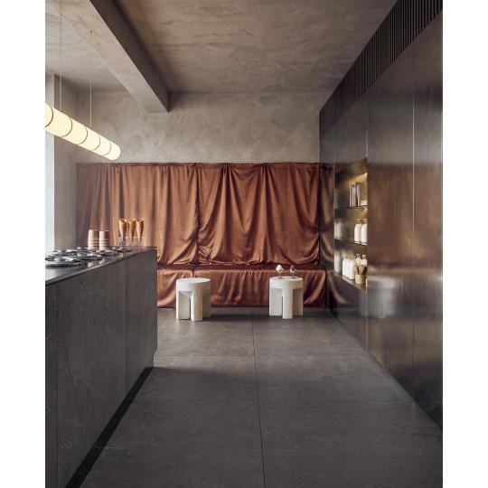 egyptske s obkladu tmavy grafit 60x120 s gresovou porcelanovou mrazuvzdorny protismykovy obyvacka spalna minimalisticka podlahova premium talianska dlazba 2345.jpg